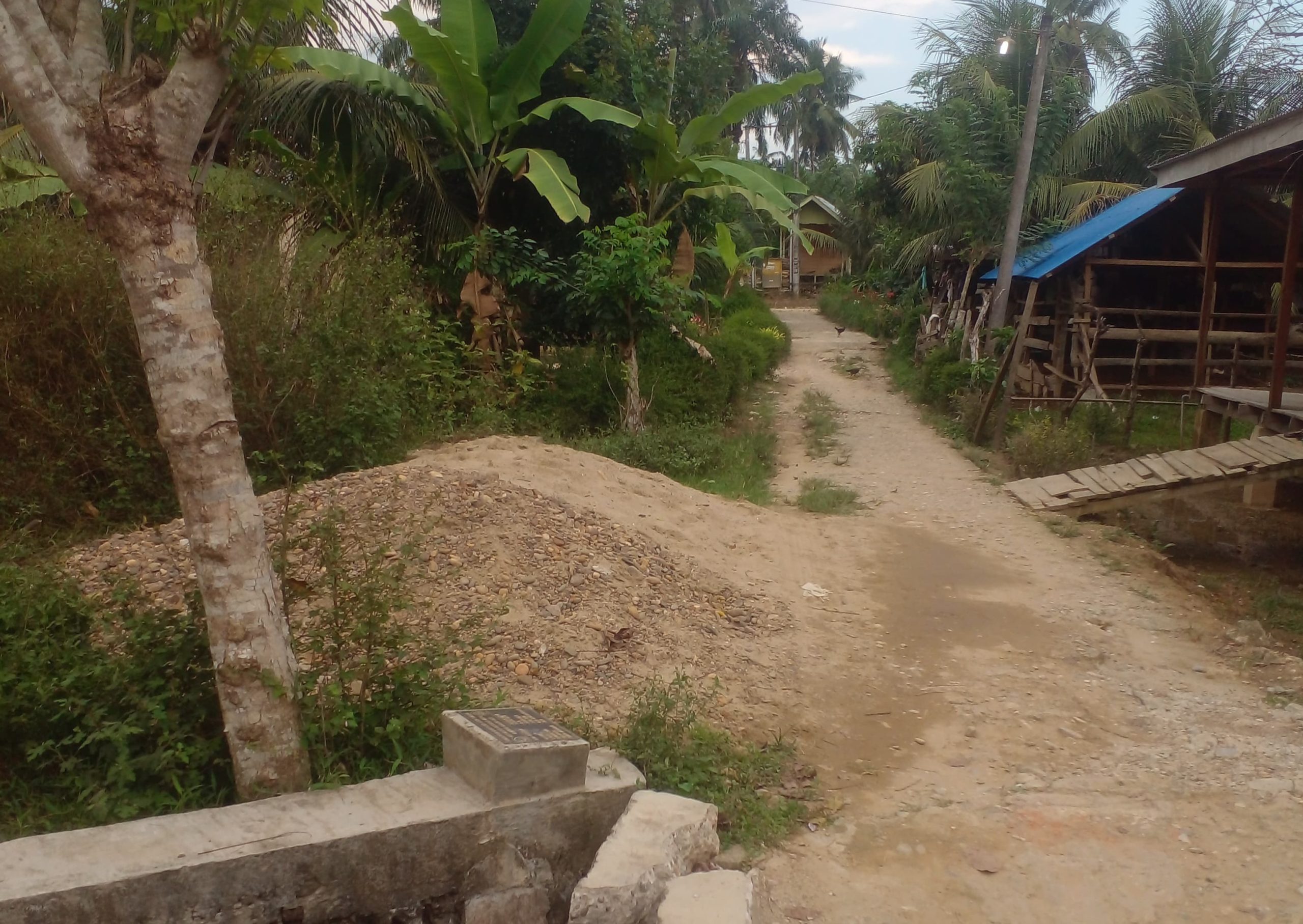 Dana ADD 2025 di Kampung Karang Jadi Belum Terealisasi, Proyek Jalan Terbengkalai.